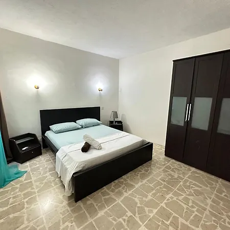 Apartment F6 Near The In