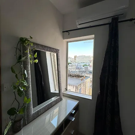 F6 Near The In Apartment *