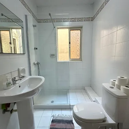 Apartment F6 Near The In