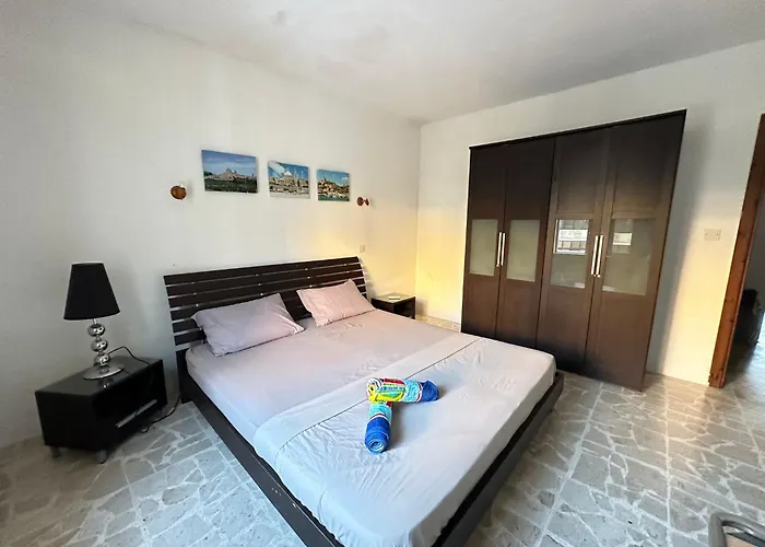 F6 Near The In * Sliema