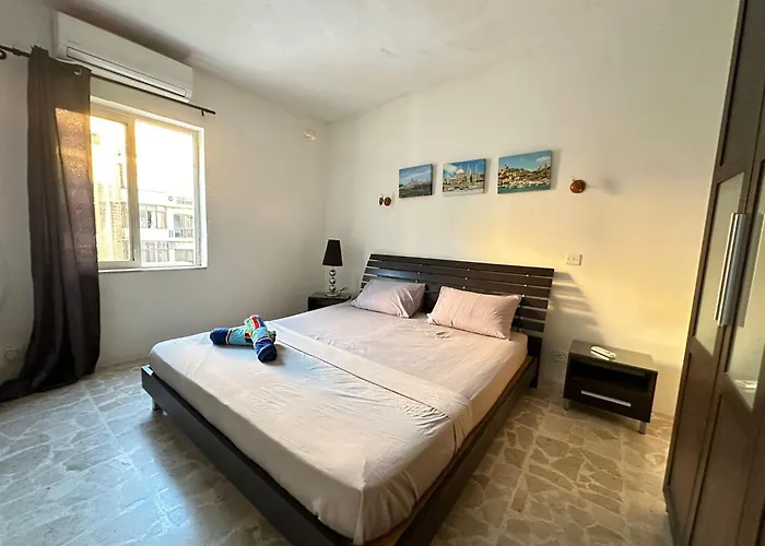 F6 Near The In Sliema